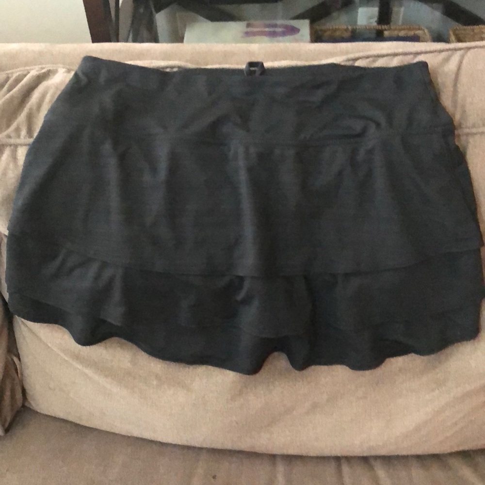 Black athleta running/tennis skort